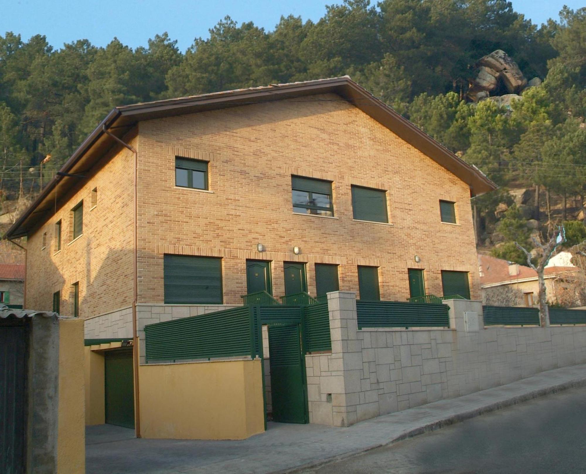 Apartahotel Rural Collarubio Luxury Collado Mediano Exterior photo